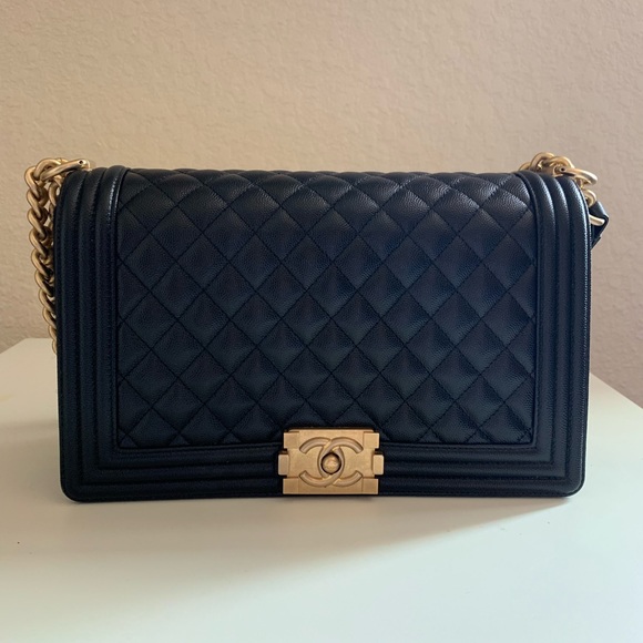 ♥️SOLD♥️ Chanel Large boy caviar skin gold HW - Picture 2 of 8